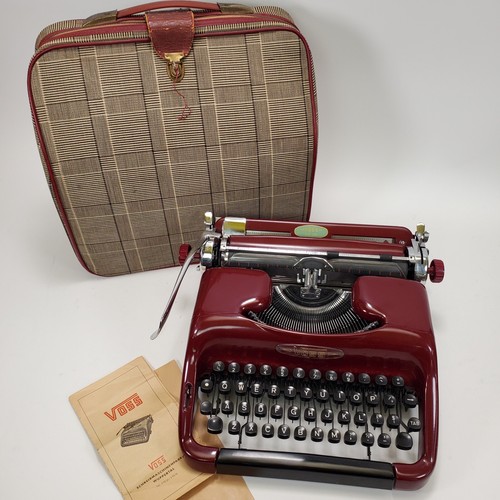 Vintage Voss Wuppertal Nr.128758 Portable Burgundy Typewriter Germany w/Case