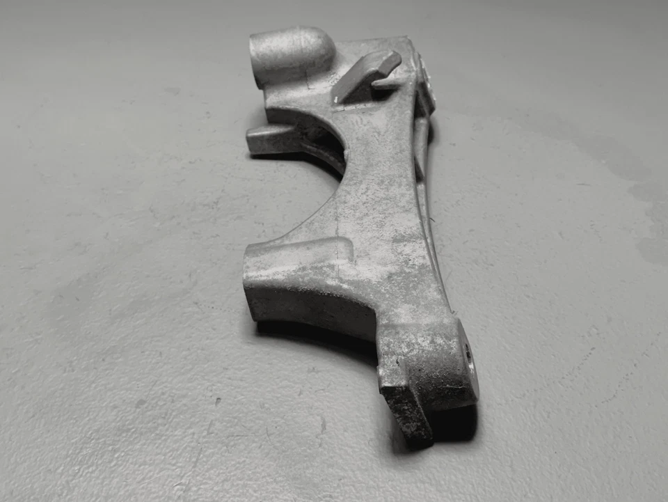 2020 - 2025 丰田 Highlander 2.5L 发动机乘客侧安装间隔支架 原始设备制造商 — 第 2/4 张图片