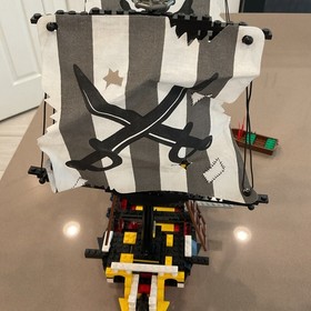 LEGO System: Red Beard Runner Pirate Ship 6289 Missing Some Minifigures