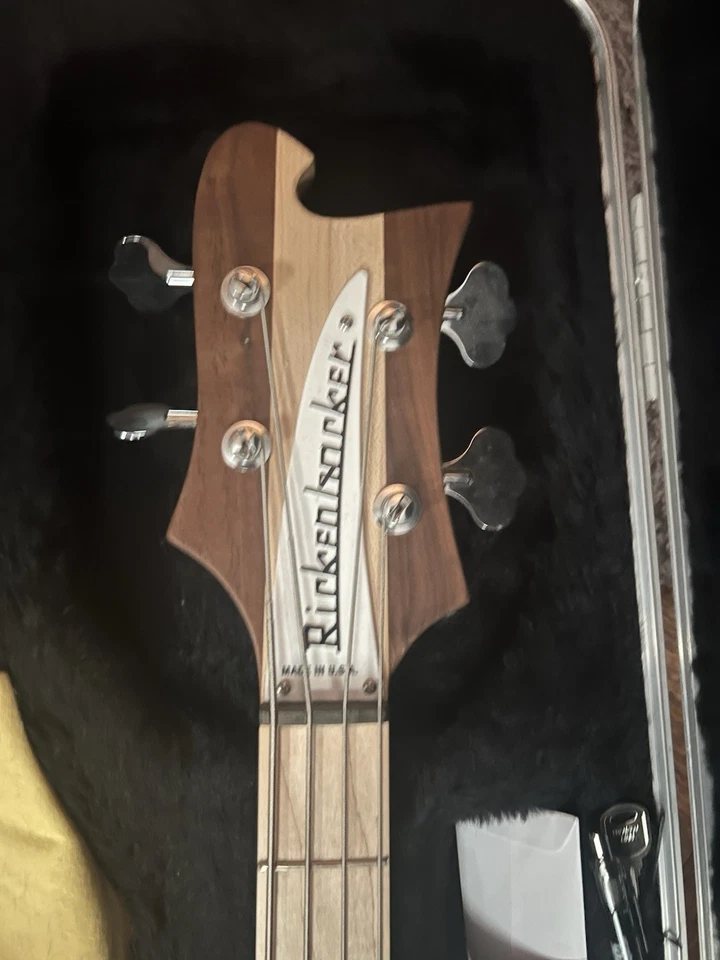 Bajo Walnut Rickenbacker Modelo 4003 con Estuche Hecho en EE. UU. Foto 3 de 4