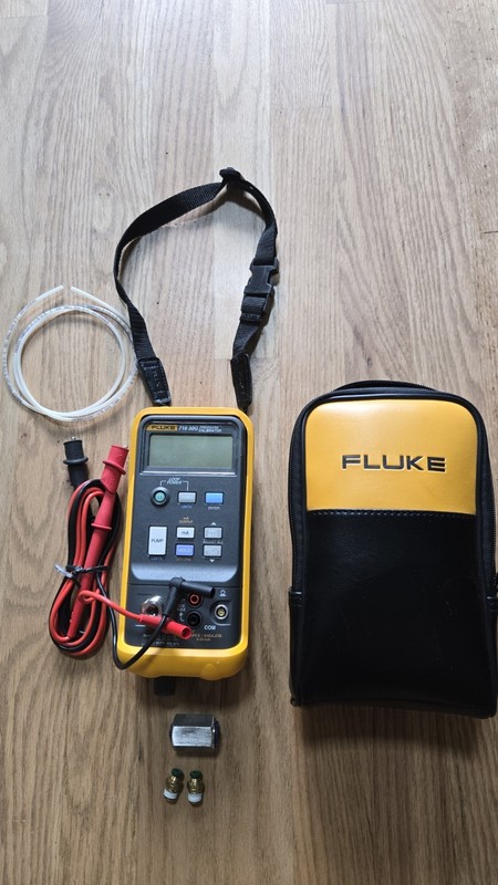 Fluke 719 30G Pressure Calibrator