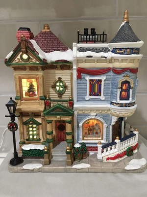 LEMAX 85432 Christmas In The City Porcelain Lighted House 2018