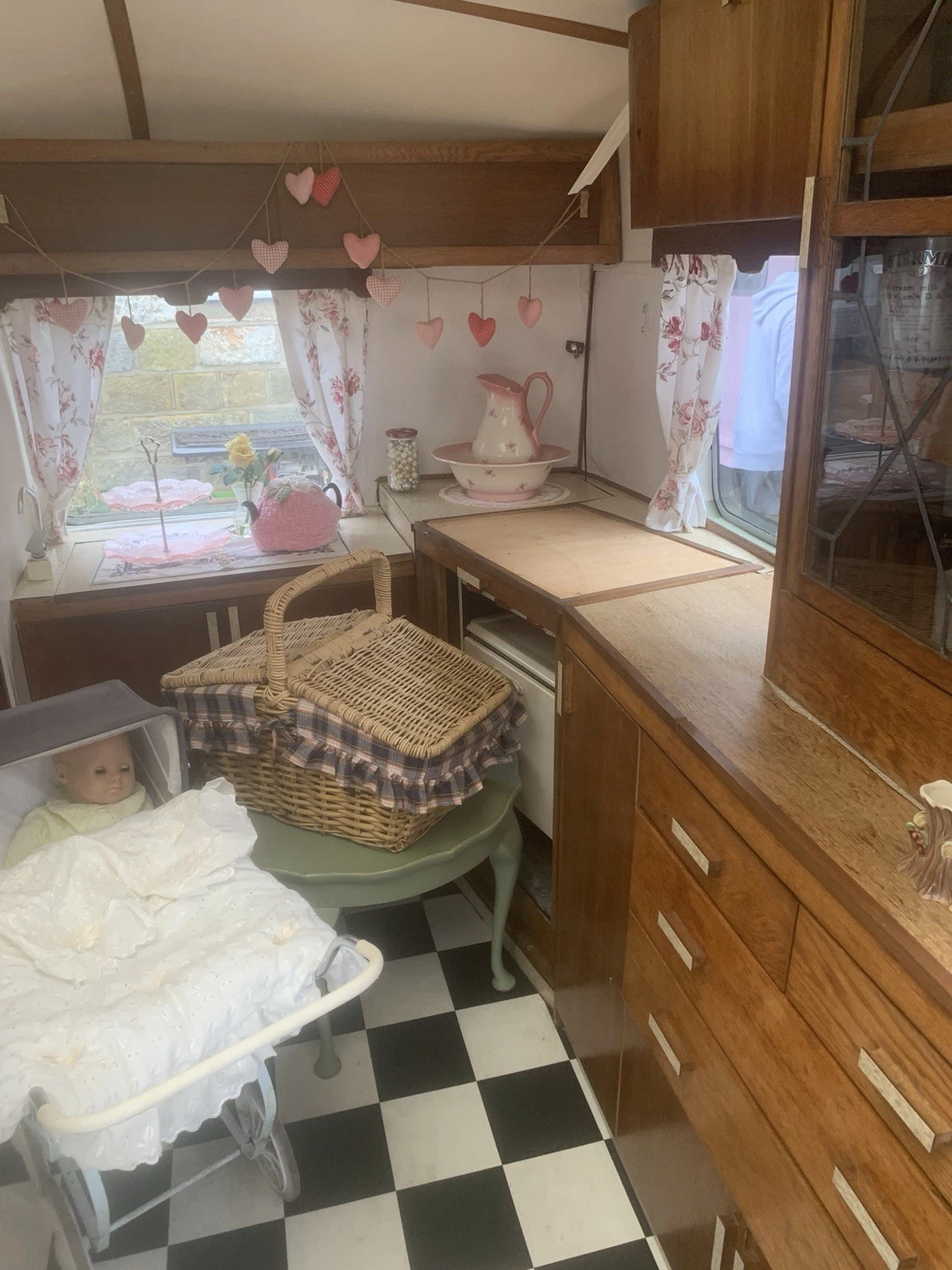 Vintage Cheltenham Sable Caravan - Picture 4 of 8