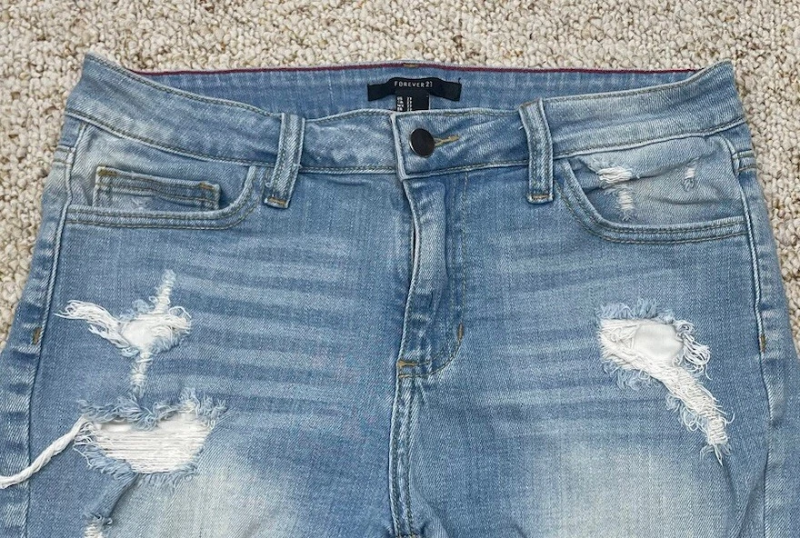 Pantalón corto de mezclilla Forever 21 para mujer talla 27 desgastado elástico tiro medio - cintura 30" Foto 2 de 4