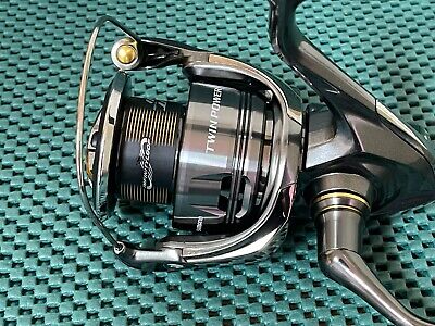 NEW SHIMANO 24 TWIN POWER 4000 PG SPINNING REEL 4.4:1 *1-3 NEW SHIMANO 24 TWIN POWER 4000 PG SPINNING REEL 4.4:1 *1-3