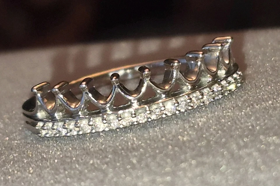 很棒! 14k 白金天然钻石周年纪念公主皇冠戒指 3 克 尺寸 7 — 第 4/4 张图片