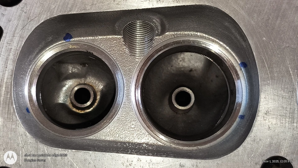 Culata Subaru NOS 1,8 L puerto único EA 82 fundición 85-91 Foto 2 de 4