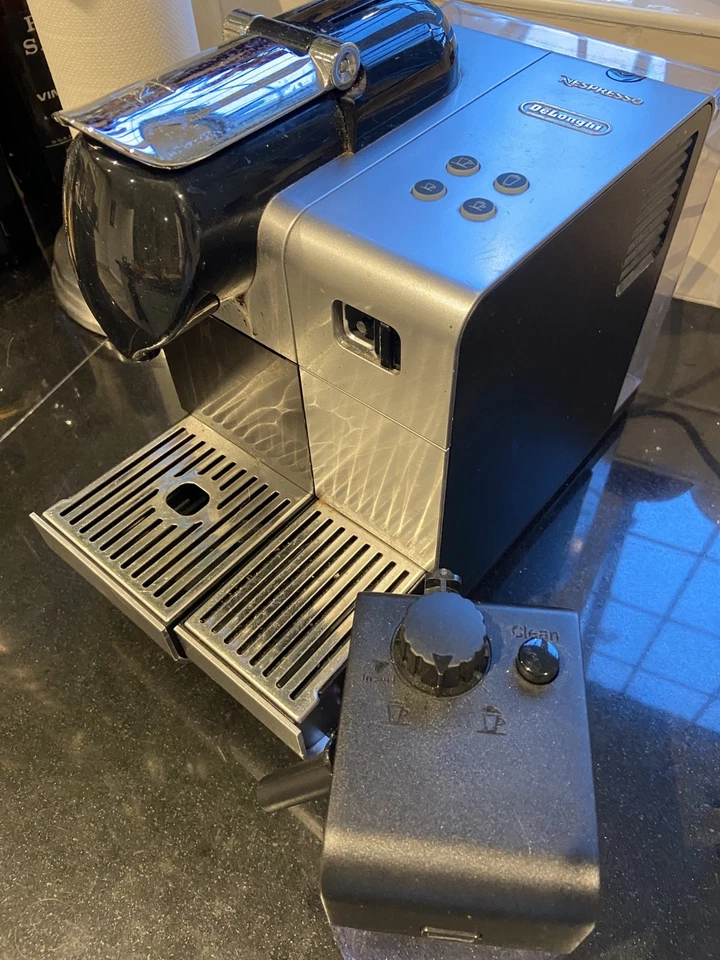 Delonghi Nespresso Kaffeemaschine Lattissima Milk EN520.S - NUR TEILE