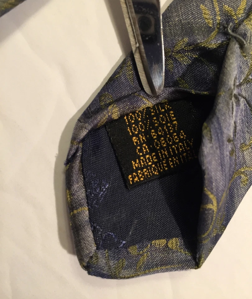 Corbata de seda Bugatchi Uomo Italia, 4" X 59", gris con patrón silenciado dorado Foto 4 de 4