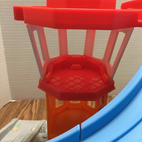 Fisher Price Little People Wheelies Airport +Airplane-Luggage Carrier-Helicopter - Picture 12 of 19