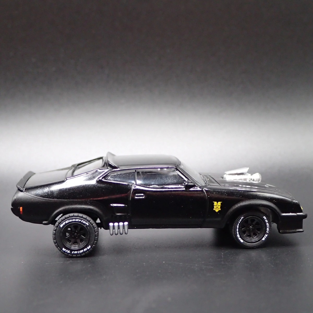 1973 FORD FALCON XB MAD MAX RARE 1:64 COLLECTIBLE DIORAMA DIECAST