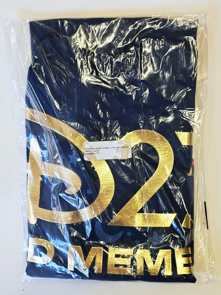 NUEVO SELLADO XL Disney D23 Gold Member 2025 Spirit Jersey Hechicero Mickey Mouse Foto 2 de 3