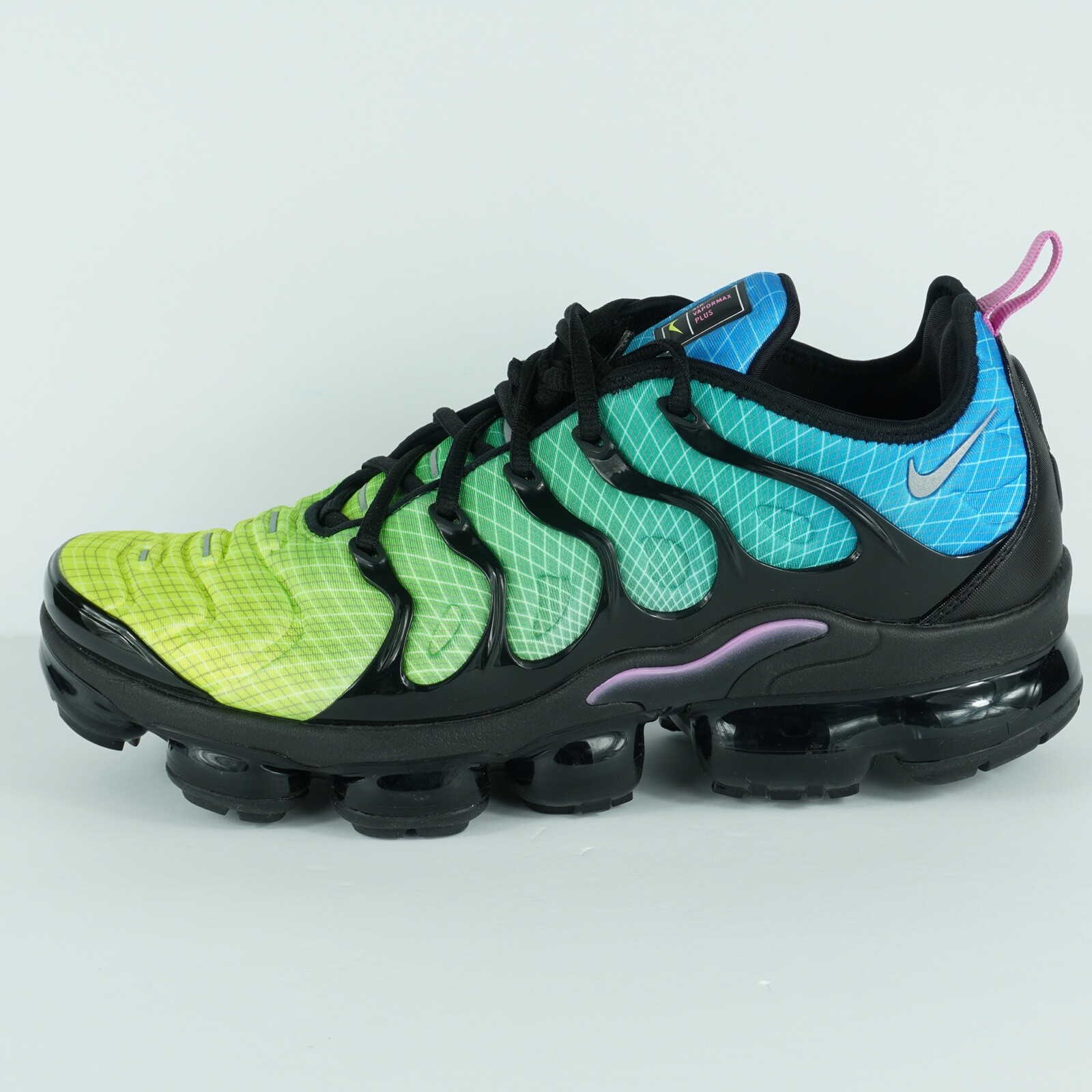 nike air vapormax plus aurora green