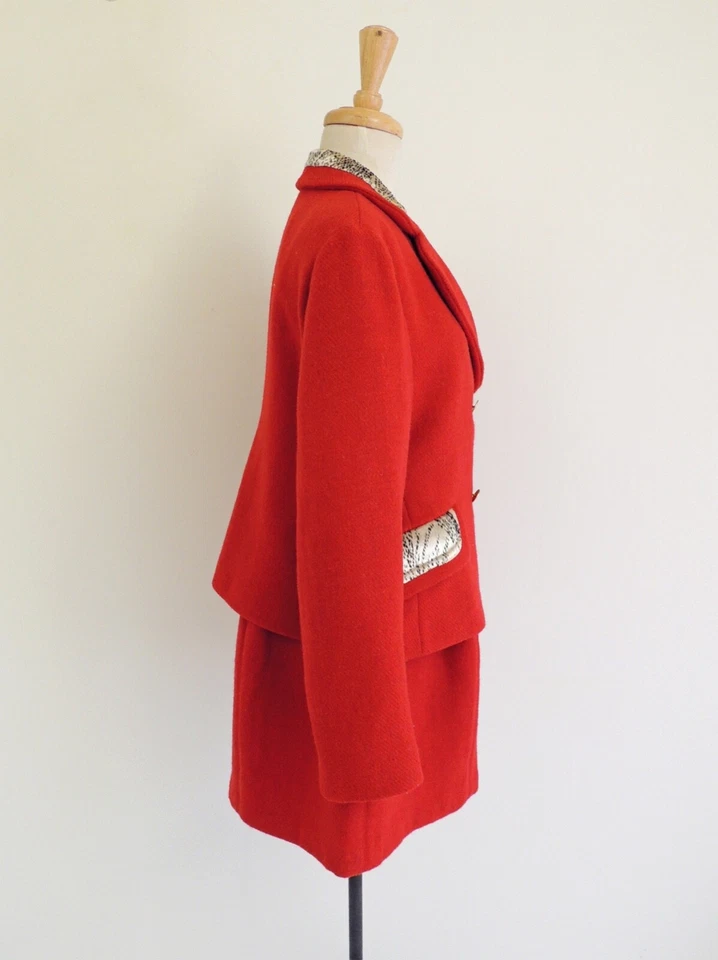 VIVIENNE WESTWOOD 1987 Chaqueta Princesa Roja Recortada Leopardo Falda Criníscula Orbe Foto 3 de 4