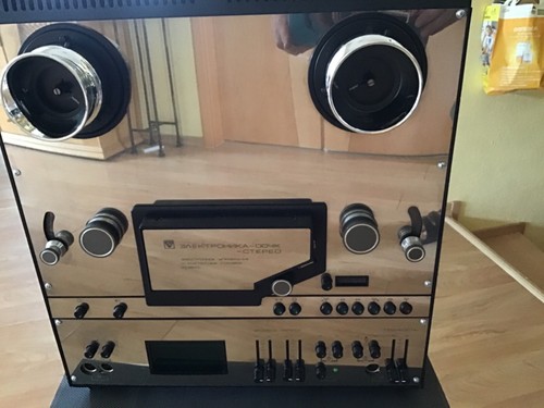Russische Tonbandgerät Elektronka -004 K Stereo in Seher guten Zustand