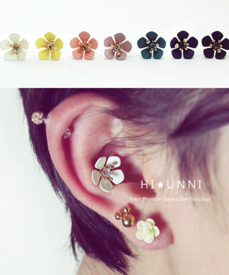 16g CZ Flower Bloom cartilage earring Wedding piercing Helix conch ear stud  1pc