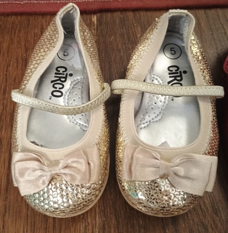 Lote Circo Oro Metálico Lentejuelas Mary Janes & Cherokee Rubí Rojo Flores Talla 5 Usado en Excelente Condición Foto 2 de 4