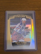 2024-25 Upper Deck Stature - Legends Wayne Gretzky, #26 On Card Auto Gold /10