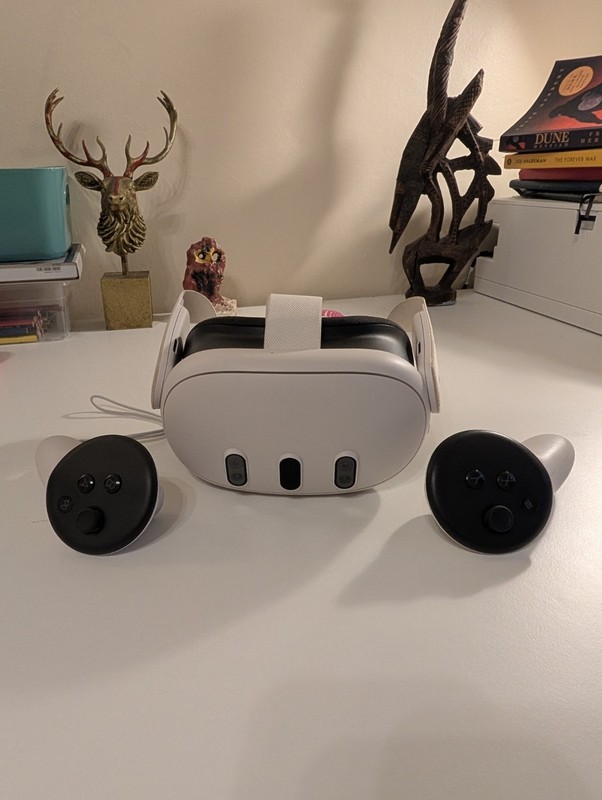 Meta Quest 3 VR Headset 128GB with Controllers and Charger, Original Box.