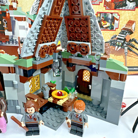 LEGO 4738 Harry Potter Hagrid&rsquo;s Hut W/Original Box, Minifigs, & Manual Read