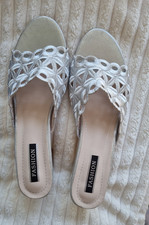 Fashion Damen Mules Sandalen Silber Stickerei...