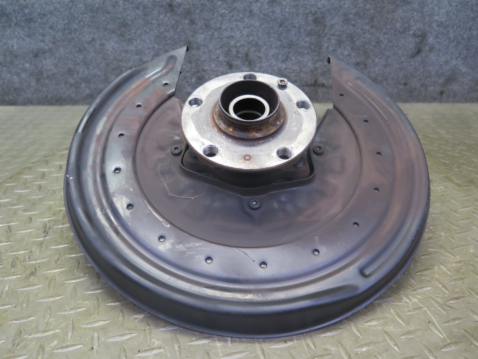 2006-2012 BENTLEY CONTINENTAL FLYING SPUR REAR LEFT SPINDLE KNUCKLE WHEEL HUB