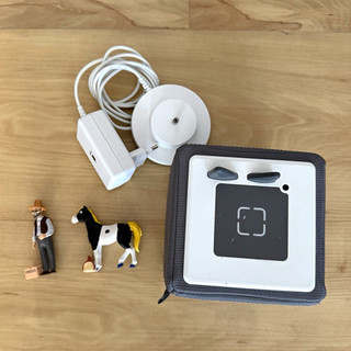 toniebox Starterset: Box Ladestation Netzteil Tasche/Case grau 2 Tonies