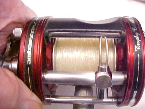 RARE VINTAGE RED Abu Garcia Ambassadeur 6500 MADE IN SWEDEN + LURE - Picture 2 of 14