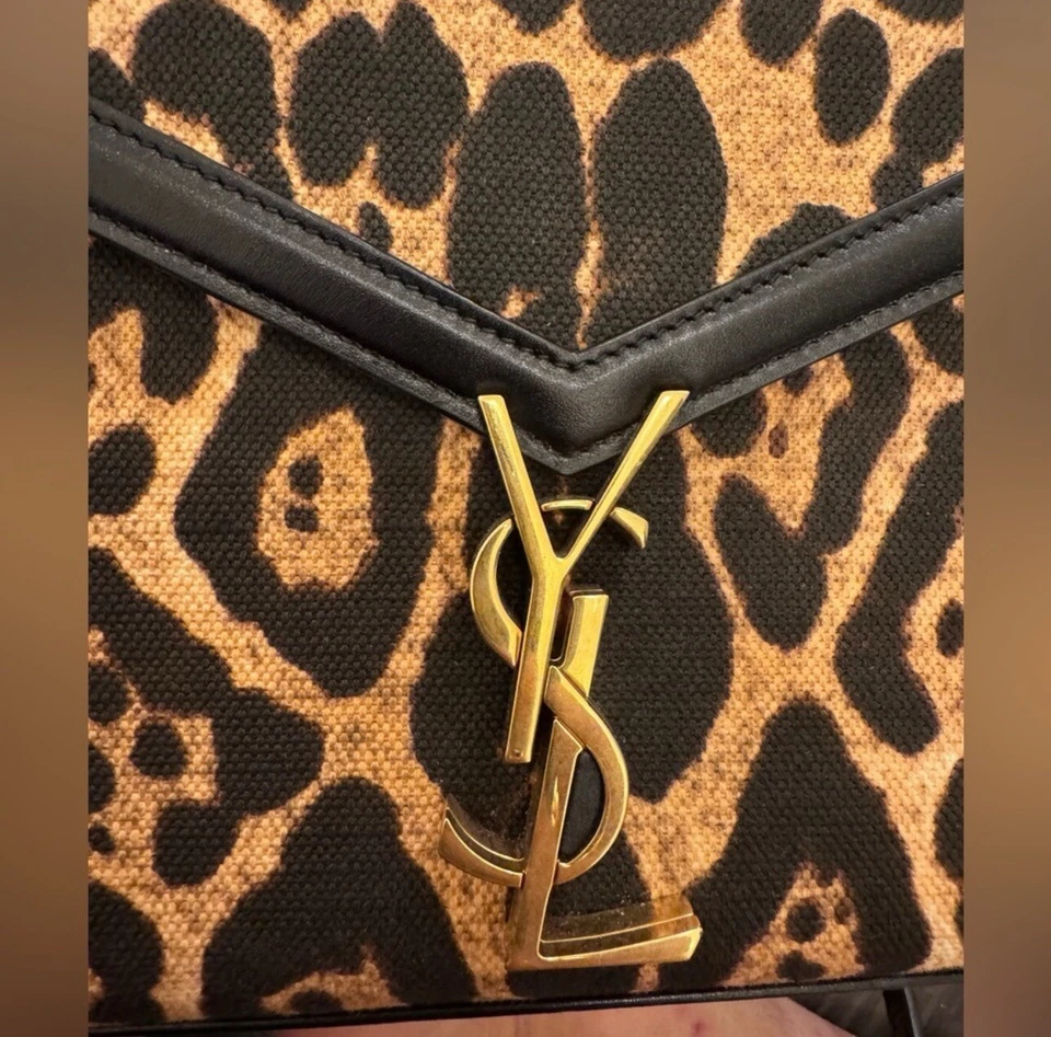 Bolso Saint Laurent YSL Mini Cassandra Estampado de Leopardo Pelo de Becerro Asa Superior Foto 2 de 4