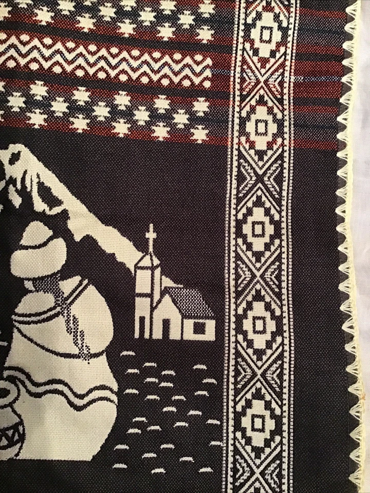 PRECIOSO CORREDOR DE MESA PERUANO DE LANA TEJIDA CON GENTE DE CERÁMICA CAPILLA MACHU PICHU Foto 4 de 4