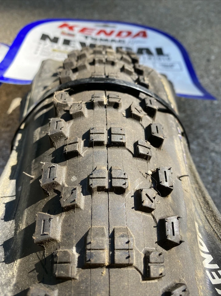 Neumático MTB Kenda John Tomac Signature Series Nevegal 27,5x2,1 640 gramos Foto 4 de 4