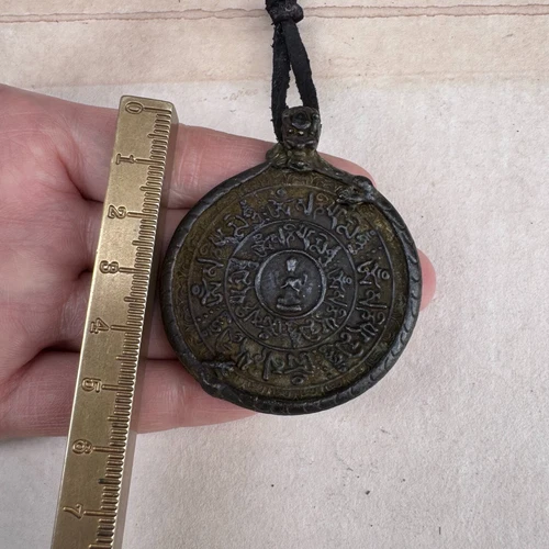 Antiguo Budismo Tibetano Pátina de Cobre Corona Dragón Nueve Palacios Colgante - Imagen 7 de 7