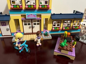 LEGO FRIENDS: Heartlake High (41005) - 100% Complete