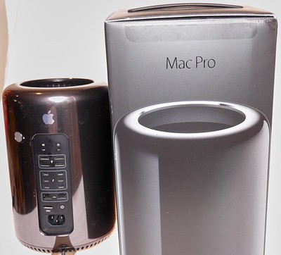 2013 mac pro dual d700 16gb ram, 500gb ssd, 3.5 6core cpu Excellent