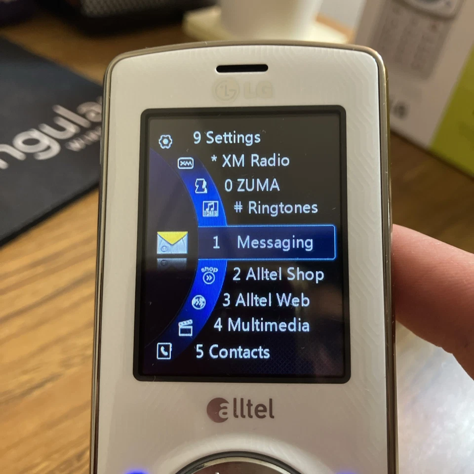 ENCIENDE - Retro Y2K Blanco LG Rhythm AX585 Reproductor de MP3 Teléfono Deslizante de Alltel Foto 4 de 4