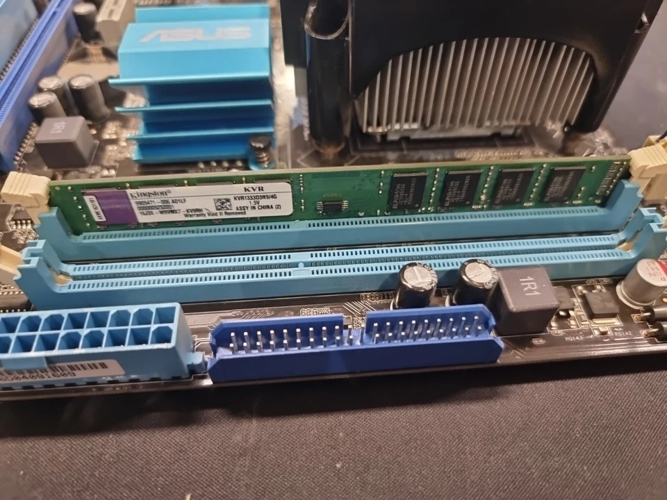 Kit CPU Intel Quad Q6600 Scheda Madre Asus P5g41T-MLX Ram4gb Kingston - Immagine 3 di 4