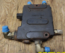 SCAT TRAK SELF LEVELING VALVE  8902236