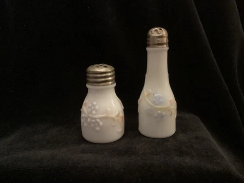 EAPG - Eagle Glass & Mfg. Co. #300 - “Forget me.Knot” salt and pepper