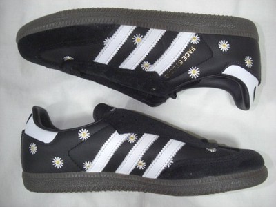 Size 7.5 - atmos x FACE x adidas Samba OG Embroidered Daisies for