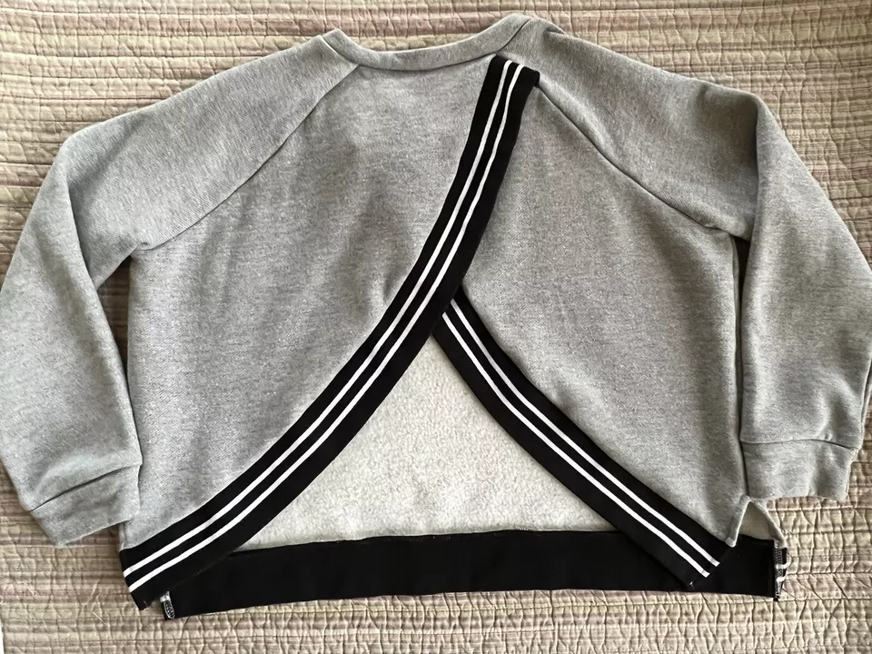RACHEL Rachel Roy Knit Long Sleeve Gray w/Black Trim Sweater Sz XL Open On Back - Image 2 of 4