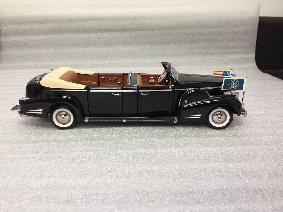 1938 Cadillac Presidential Limo 1/24 diecast 24028 Road