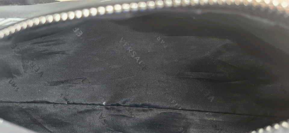 Versace Perfumes Medusa Cremallera Viaje Artículos de Aseo Belleza Bolso Negro Blanco Logo Foto 2 de 2