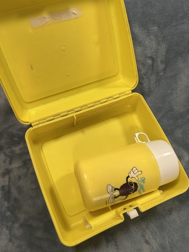 Vintage 1987 "THE CALIFORNIA RAISINS" Plastic Yellow LUNCH BOX & Thermos Used