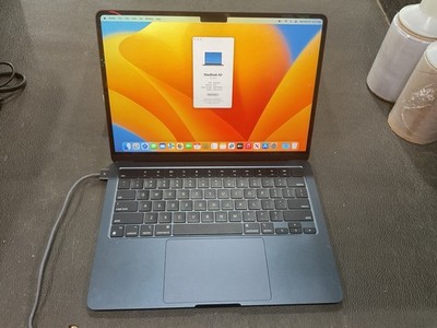 Apple MacBook Air 2022 A2681 13in M2 8 Core GPU 16GB RAM 256GB