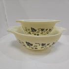 Pyrex 444 Yellow Gooseberry 4qt and 442 1 1/2 qt Vintage Cinderella Mixing Bowls