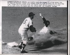 1962 Press Photo Los Angeles Bob Rodgers, Indians Bubba Phillips - nes00183
