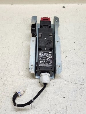 Omron Guard Lock Safety-Door Switch P/N: D4GL-4GFG-A FREE SHIPPING