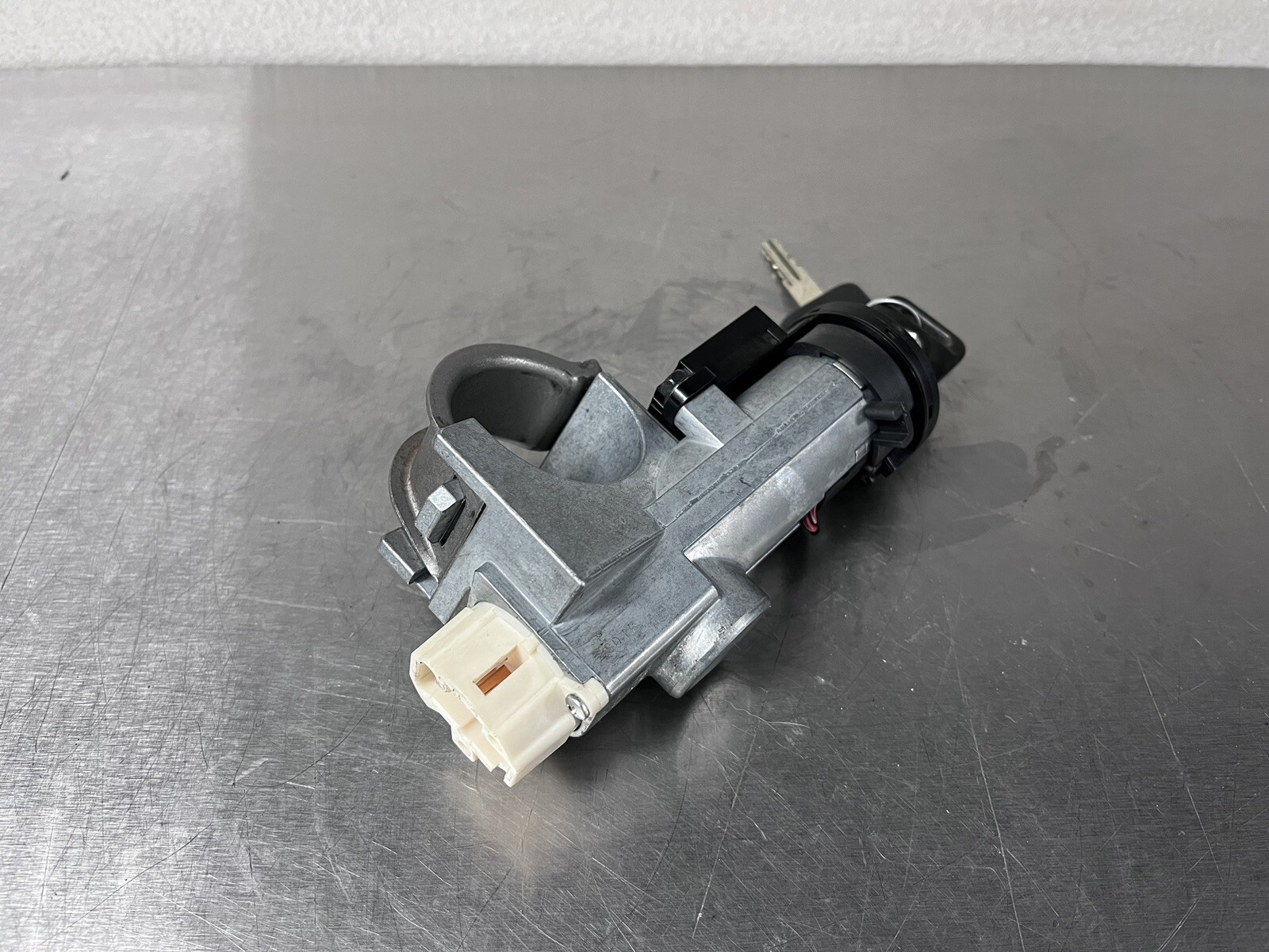 0712 Nissan Versa Ignition Tumbler Lock Cylinder Immobilizer and Keys