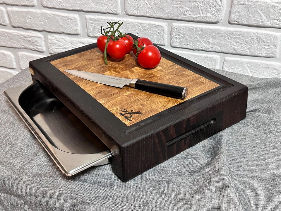 Tabla de cortar de extremo de roble con bandeja Foto 2 de 3