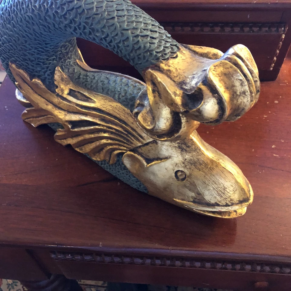 Figura de pez decorativa acabado madera maciza en pátina y acento pan de oro Foto 3 de 4